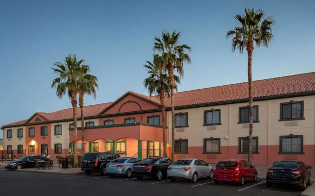 Super 8 Phoenix West I-10