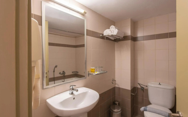 Yria Hotel