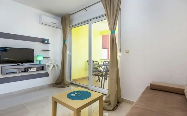 Charming Home With Swimming Pool and Beautiful Covered Terrace