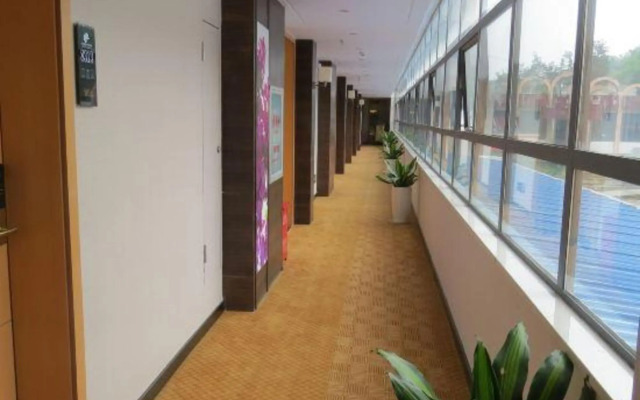 Pinwei International Holiday Hotel