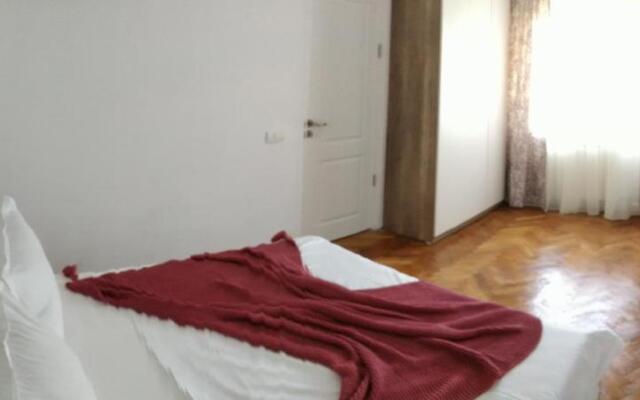 Tomis Apartment