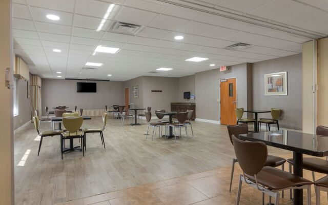 Best Western Plus Brunswick Inn & Suites