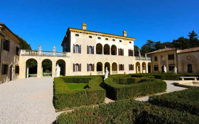 Hotel Villa Giona