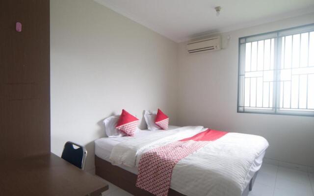 OYO 3049 Scientia Dormitory Near RS Bethsaida