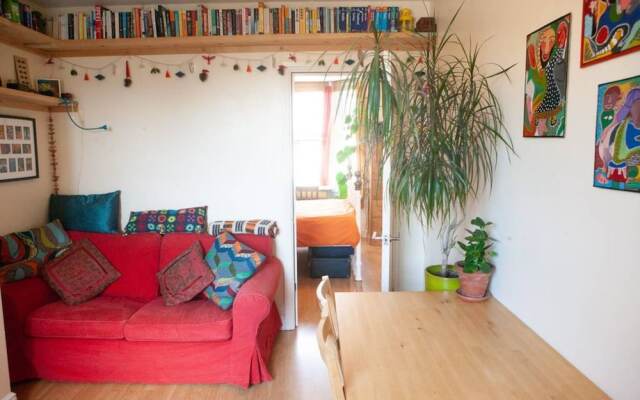 1 Bedroom Apartment With Beautiful Garden