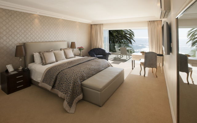 The Clarendon - Bantry Bay