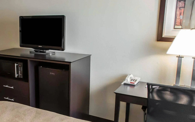 Quality Inn Chesterton near Indiana Dunes National Park I-94