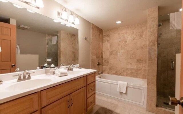 Condo with Outdoor Heated Pool and Free WiFi by RedAwning