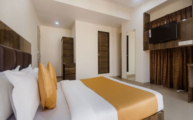 OYO 12043 Hotel Crystal Crown