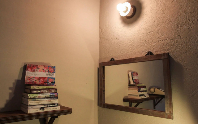 Solo Singer Hotel