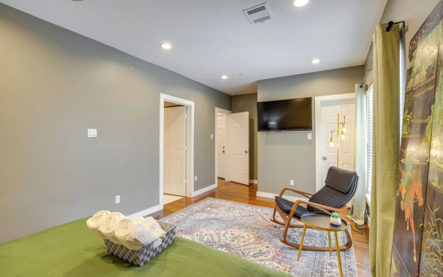 Pet-friendly Houston Apartment: Walk to Midtown!