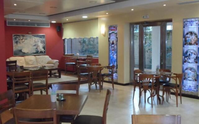 Hotel Prigipikon Suites And sofites