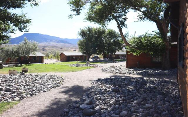 Yellowstone Valley Inn