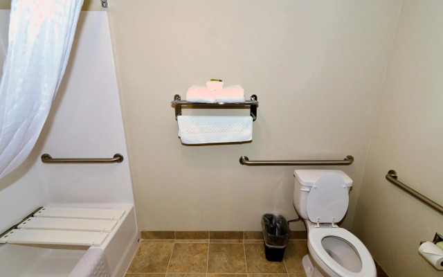 Cobblestone Inn & Suites - Holstein