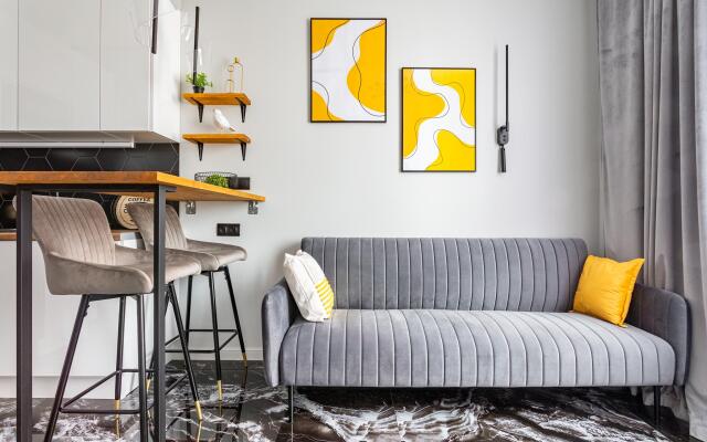 Санди на улице Западная 85