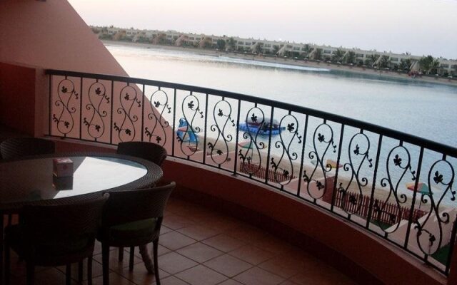 La Fontaine Rose Beach Resort