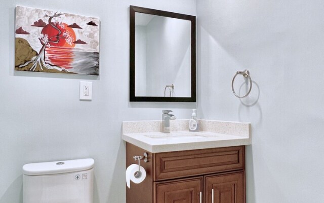 Renovated Rooms 10-min to Finch Subway Near Yonge St