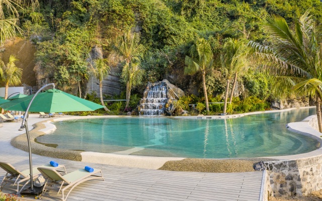 Wyndham Grand Flamingo Cat Ba Resort Hotel