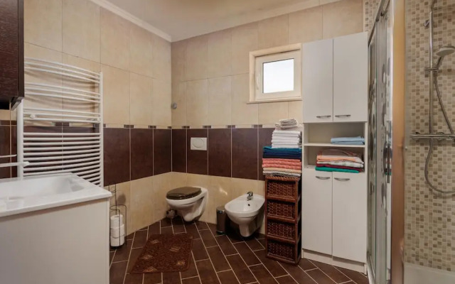 Colourful Seaview Apartment