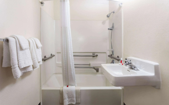 Travelodge by Wyndham Albuquerque East