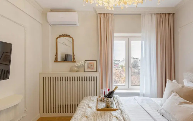 Parisian-Inspired 1BR in the Heart of Bucharest - Balcony, AC & Fully Equipped