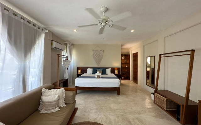 Noah Beach Hotel & Suites