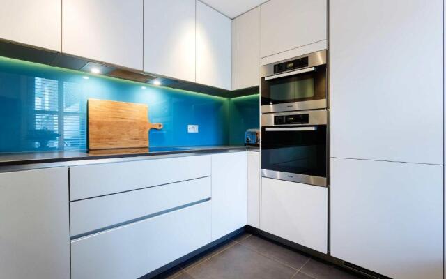 Veeve - Chelsea Square Serenity