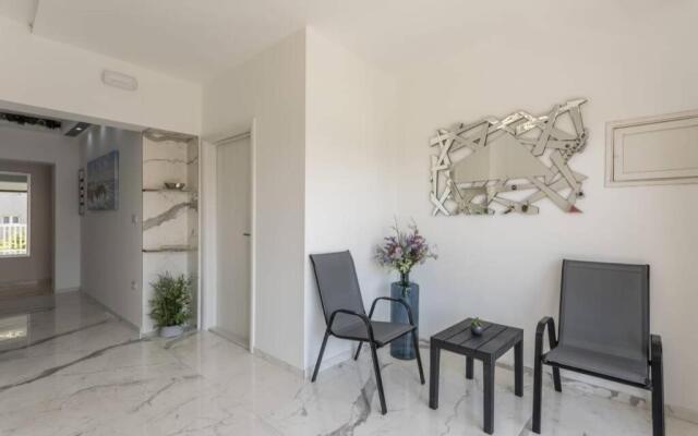 Royal Platinum Studio Apartment