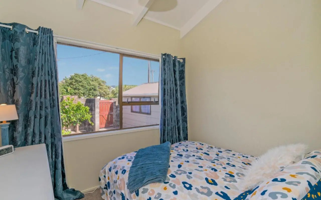 Seabreeze on Cook - Whitianga Holiday Home