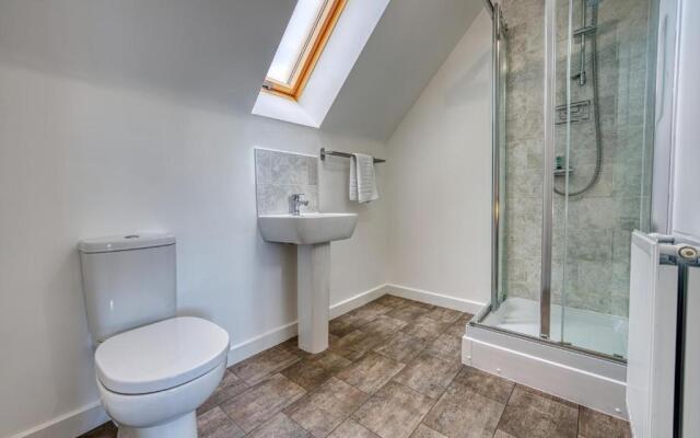 Modern 4 Bedroom 2 Bath House Birmingham