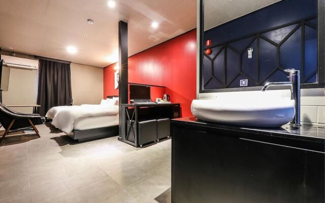 Box Hotel