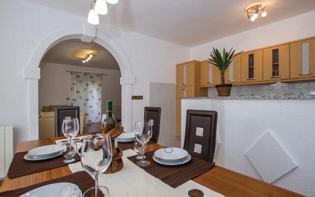 Amazing Home in Nedescina With Wifi and 5 Bedrooms