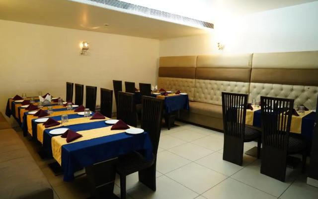 OYO 24912 Hotel Raunak