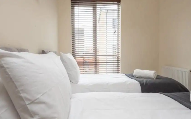 Open plan 2 Bedroom Apartment