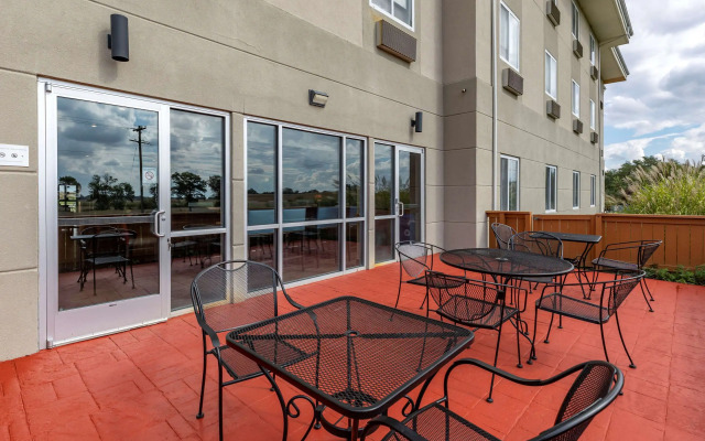 Comfort Inn & Suites Greenville I-70