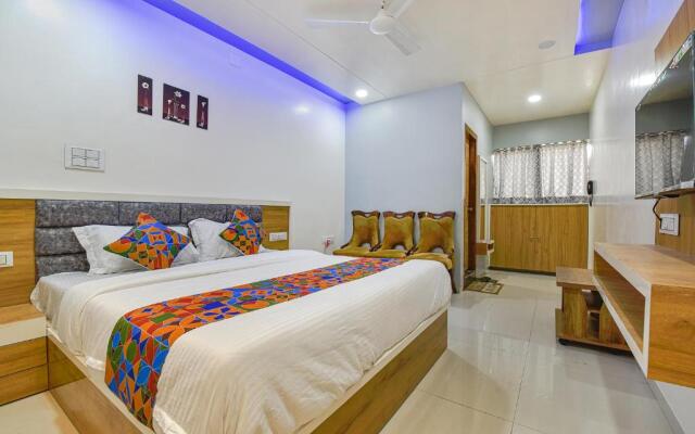 Fabhotel Dev Palace