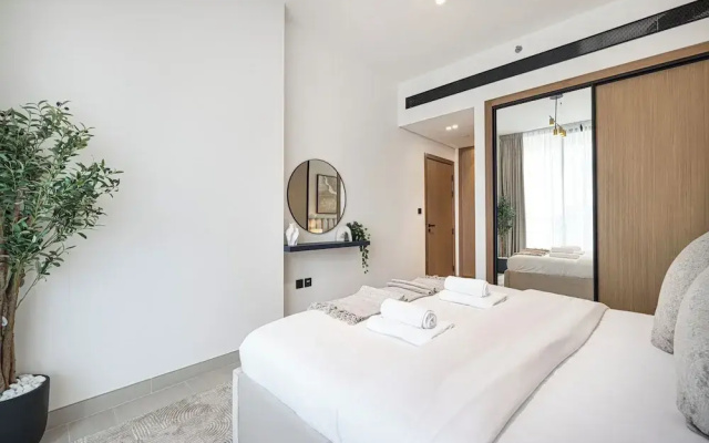 Binghatti Suites by Hostiva - City View