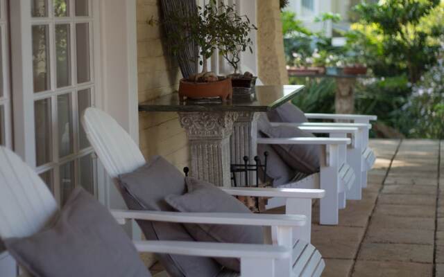 Pin Oaks Bed And Breakfast