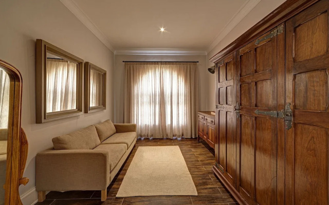 Lagoon Suites Boutique Hotel