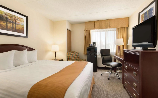 Travelodge by Wyndham Edmonton South