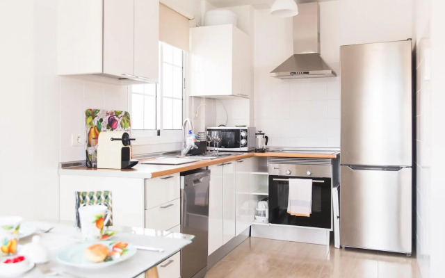 Lovely&Sunny Apartament Near Poris Beach