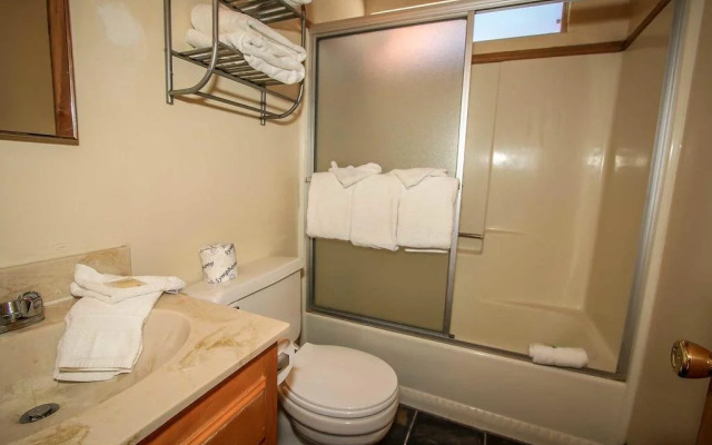 Cozy Pine Retreat #1499