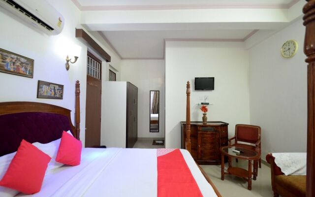 OYO 19035 Hotel Satkar