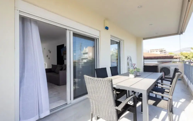 Elegant Coastal Haven Fully Renovated 3-bedroom Apartment