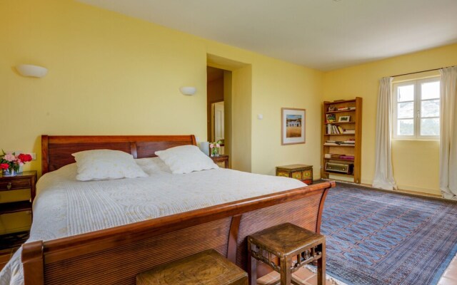 Secluded Holiday Home in Rustrel With Swimming Pool