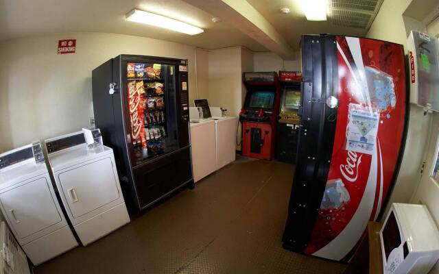 EZ 8 Motel South Bay