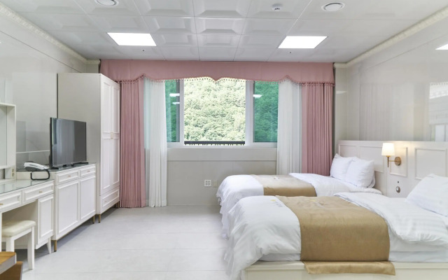 Taebaek Hotel