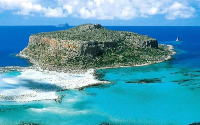 Villa Apella ✩ Private Yard & Pool ✩ 8 Guests