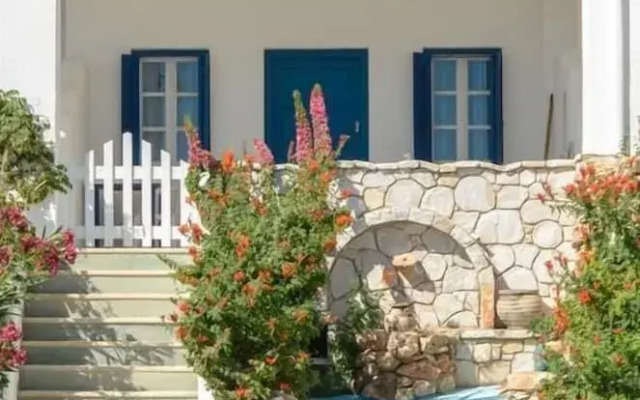 Crystal Naxos 2 Apartments at Mikri Vigla