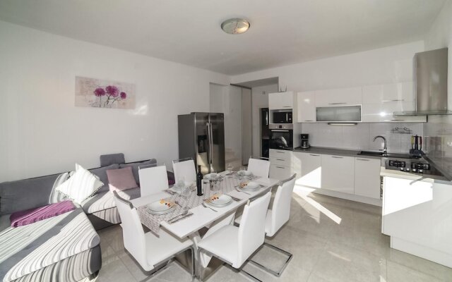 Nice Home in Kastel Sucurac With Wifi and 3 Bedrooms